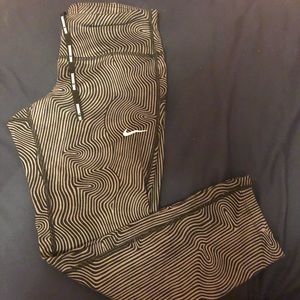 Nike Dri-fit Capri leggings